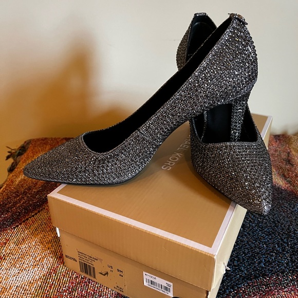 Glitter Chain Mesh Dress Shoe - Picture 4 of 6